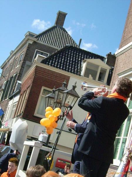 Burgermeester John Berends " Er zit muziek in" Koninginnedag Harderwijk 2006