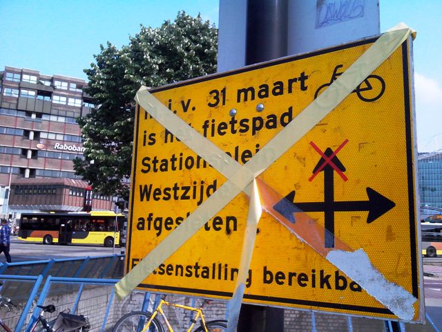 station bouw bord bereikbaar fietsenstalling