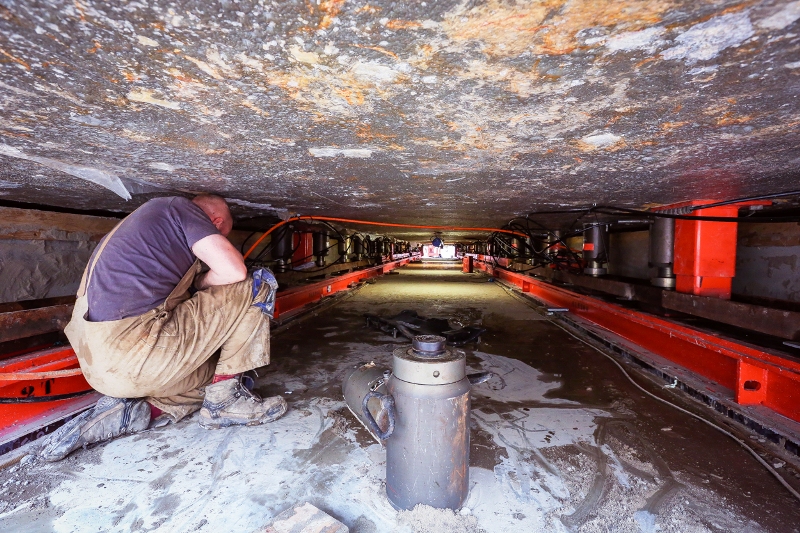 Onder de tunnelmoot i glijbanenstation Harderwijk 