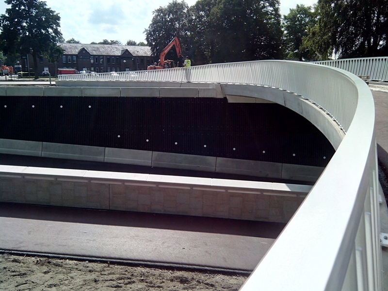Onder het spoor - verbindingsweg Oranjelaan - Westeinde
